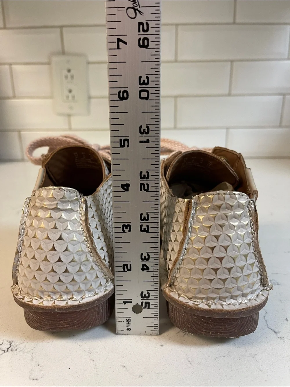 Clarks Funny Dream Women's Oxford Lace Up Size 6 White / Gold